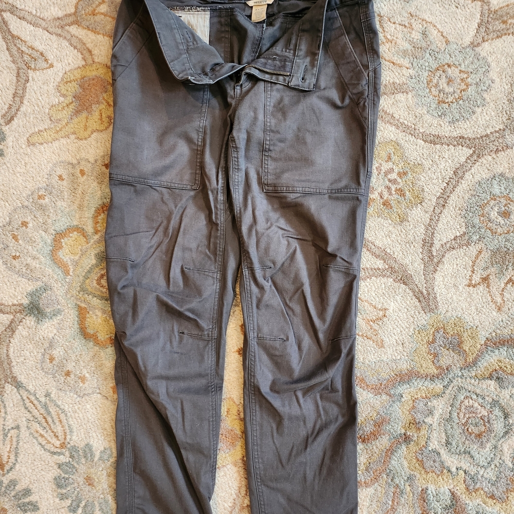 Duluth Trading Co, sixe 8 x 31" charcoal pants